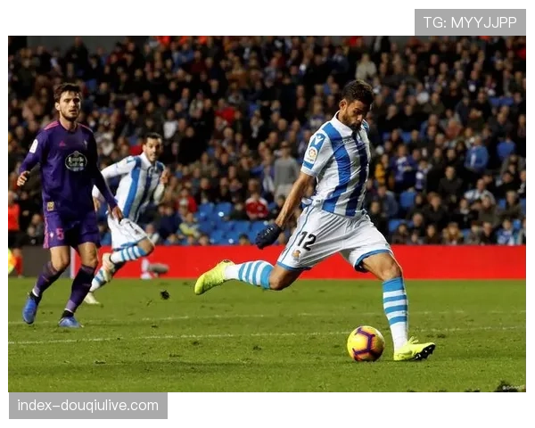 战术潮流追踪:西甲中下游球队模仿三中卫体系的原因与成效 战术潮流追踪:西甲中下游球队模仿三中卫体系的原因与成效