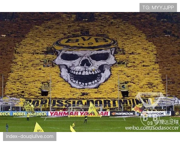 球迷文化观察:多特蒙德南看台展示巨型TIFO,主题为“飞翔的边翼” 球迷文化观察:多特蒙德南看台展示巨型TIFO,主题为“飞翔的边翼”